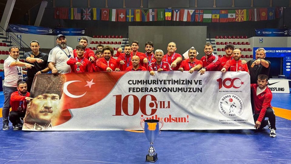 23 Yaş Altı Grekoromen Milli Takımı ilk kez dünya şampiyonu oldu
