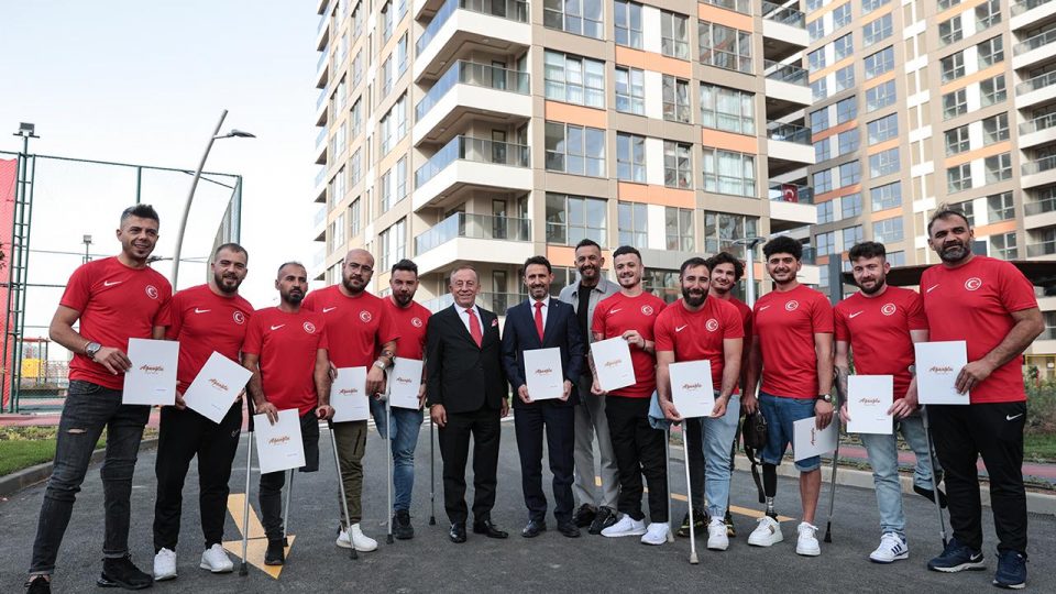 Ampute milli futbolcular dairelerine kavuştu