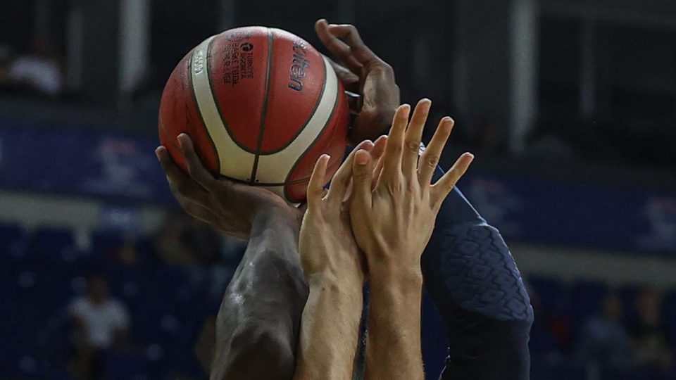 Basketbolda derbi heyecanı