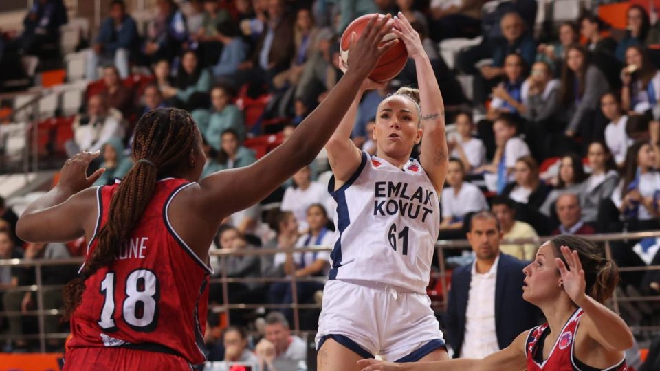 Emlak Konut Fransa ekibi Roche Vendee Basket’i mağlup etti