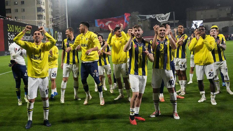 Fenerbahçe hem tutuyor hem atıyor
