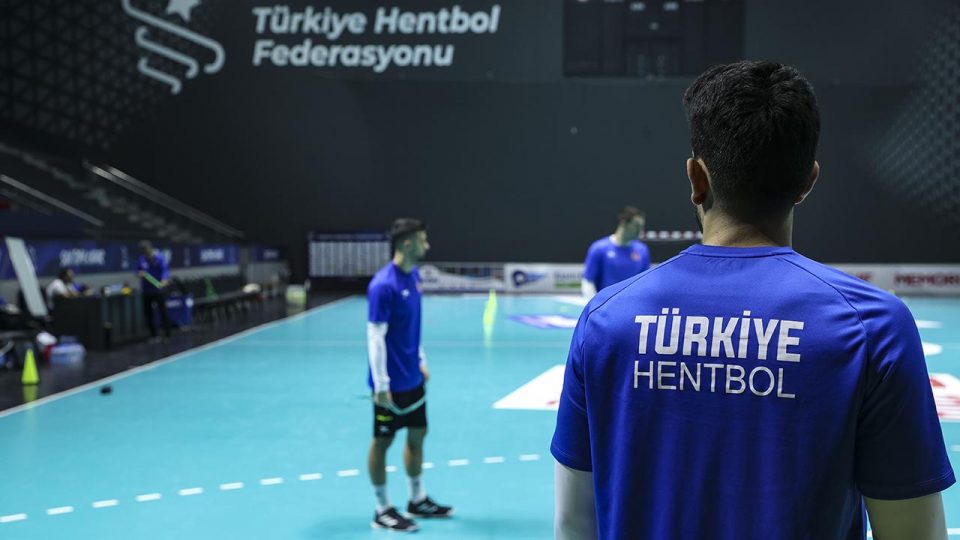 Hentbol, voleybol ve futbol gibi popüler olma peşinde