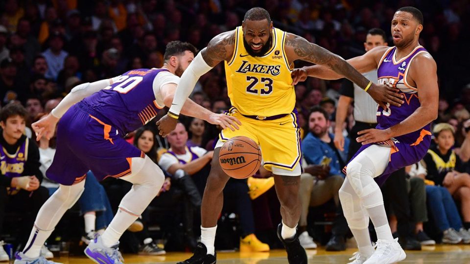 Lakers ikinci maçında yıldızlarıyla kazandı