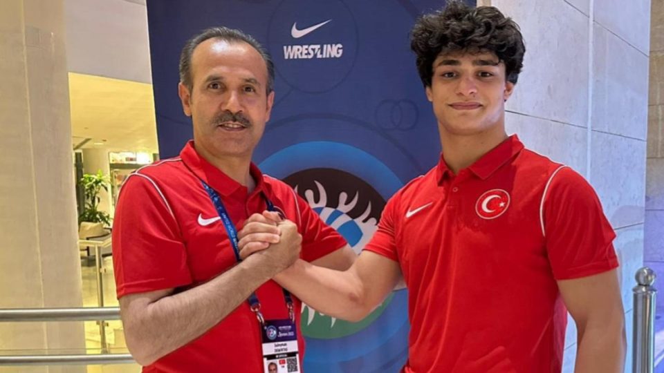 Milli güreşçi Alperen Berber dünya 2’ncisi oldu