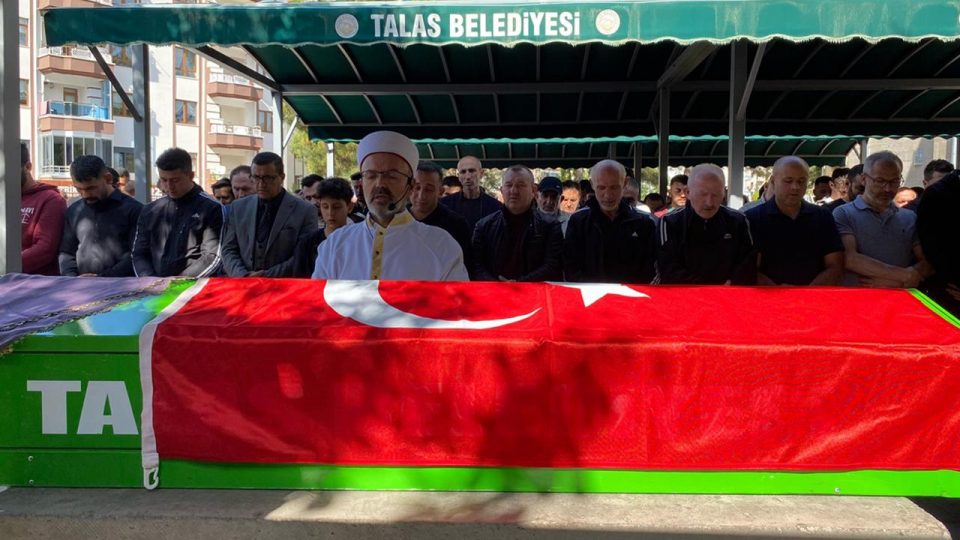 Trafik kazasında ölen milli sporcu Buket Kaya’nın cenazesi defnedildi