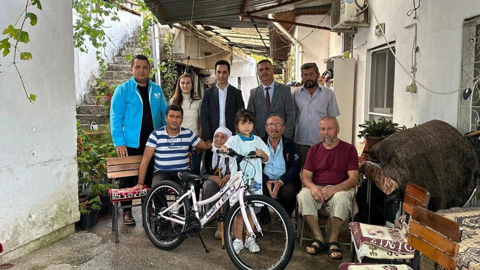 TRT Spor Dijital haberleştirdi, Bakan Bak bisiklet gönderdi