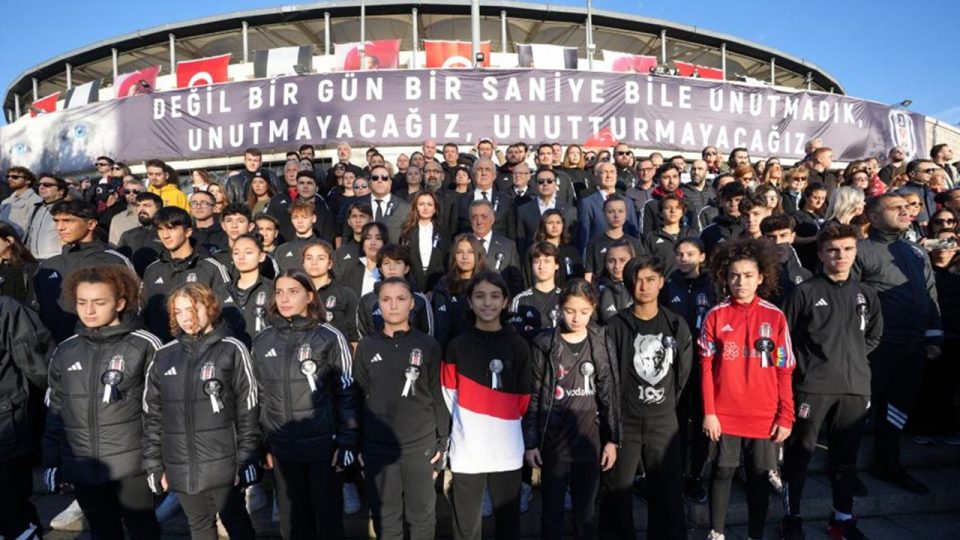 Beşiktaş Gazi Mustafa Kemal Atatürk’ü andı