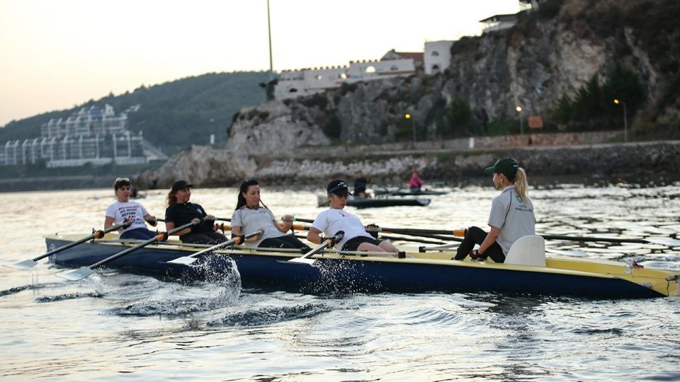 Eski milli sporcu yüzlerce kişiyi kürek sporuyla tanıştırdı