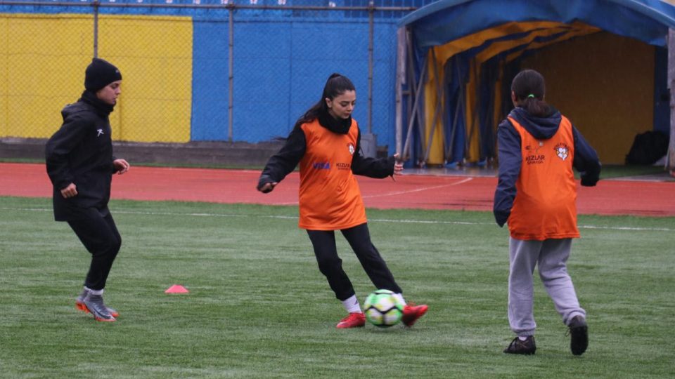 Ağrı’nın tek kadın futbol takımının hedefi 2. Lig